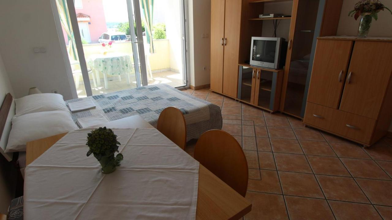 Apartments Grahovac Malinska Exterior foto
