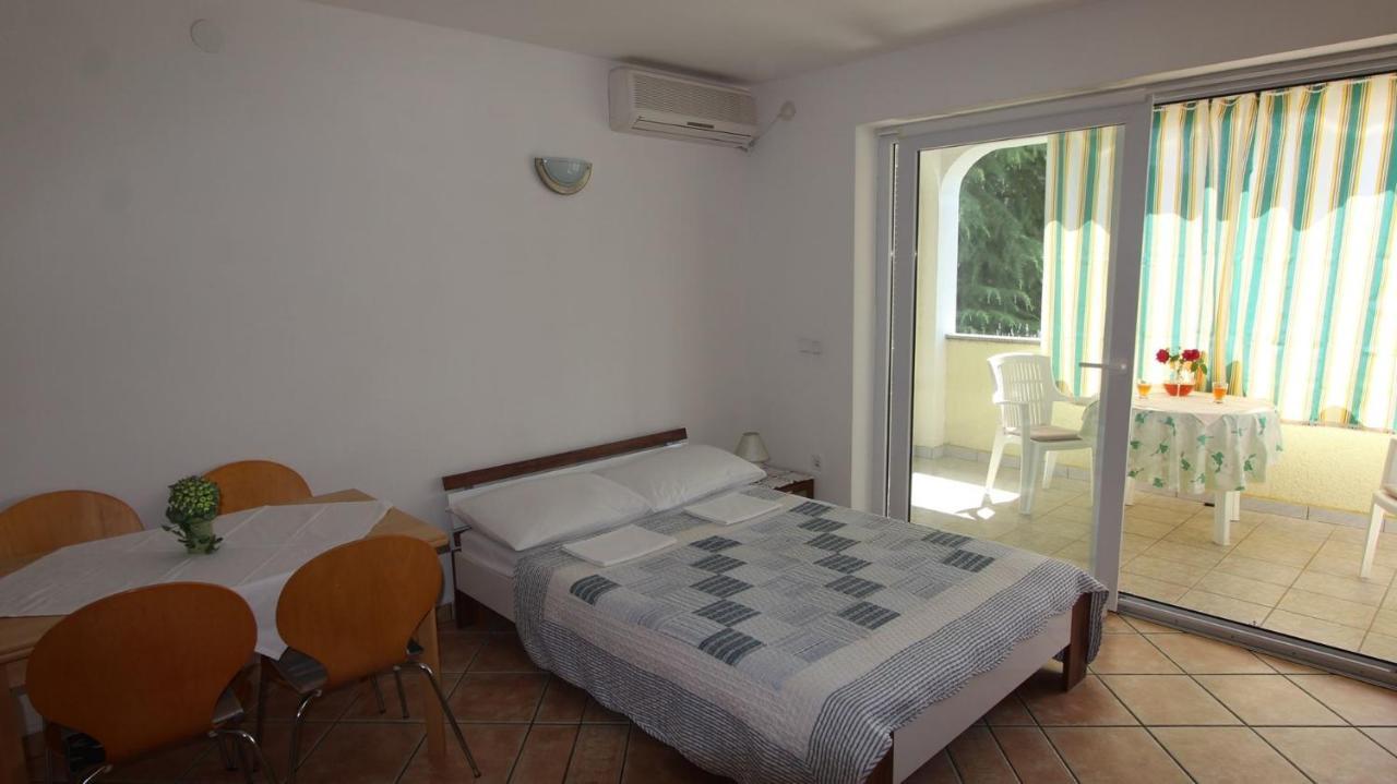 Apartments Grahovac Malinska Exterior foto
